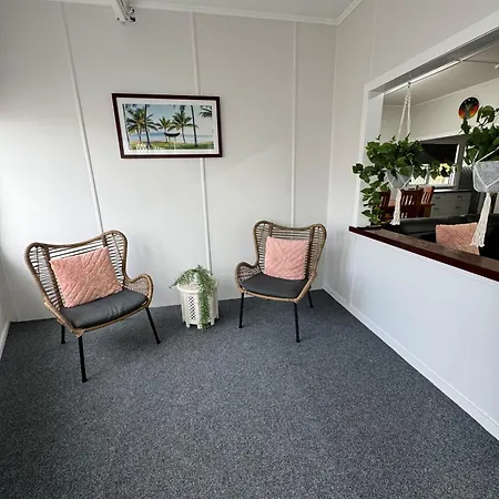 Essex Court - Beach House Motel Townsville Exterior photo