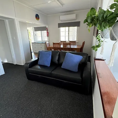Essex Court - Beach House Motel Townsville Exterior photo