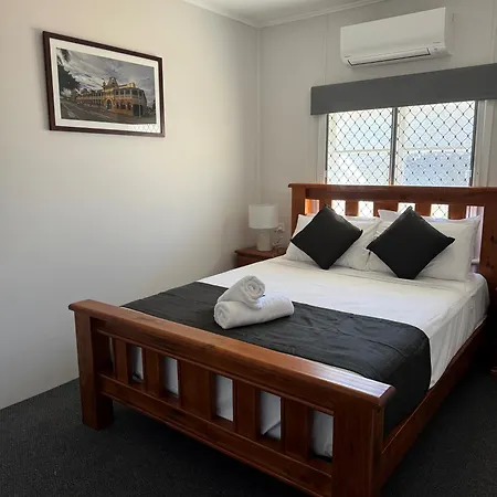 Essex Court - Beach House Motel Townsville Exterior photo