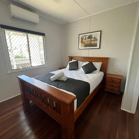 Essex Court - Beach House Motel Townsville Exterior photo