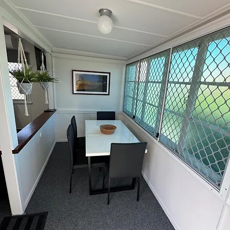 Essex Court - Beach House Motel Townsville Exterior photo