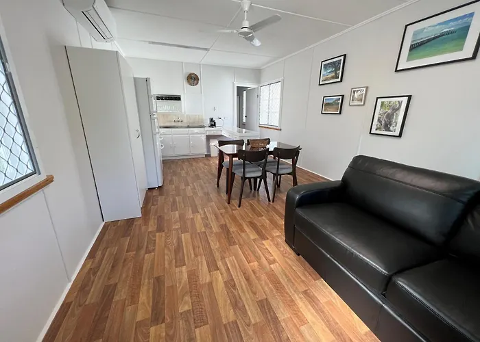 Essex Court - Beach House Motel
